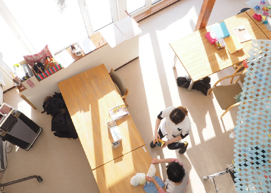 開放的な吹き抜けで、天井の圧迫感がありません。